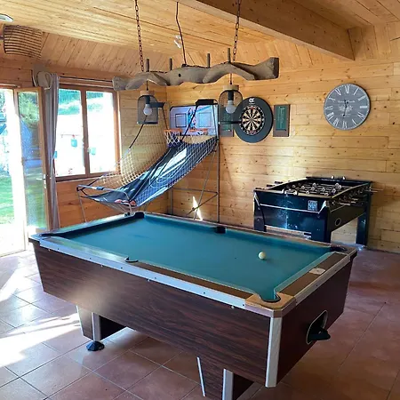 مكان تخييم Moulin Du Pommier